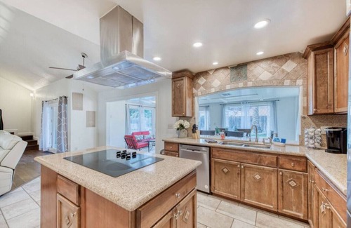 Fresno Casa | Spacious Fig Garden 4BR 2BA Home with Pool