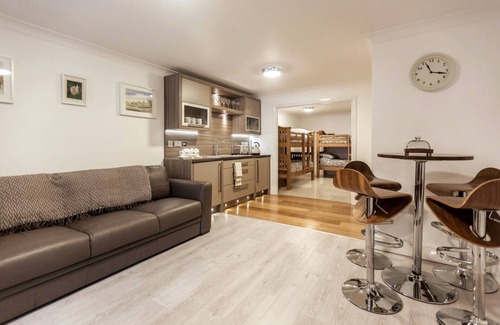 Merthyr Tydfil Apartamento | Spacious Flat by Taff Trail - Ideal for Groups