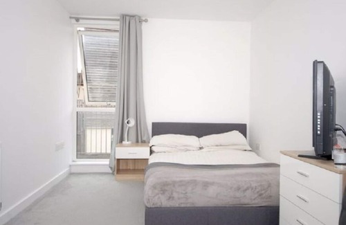 Street Apartamento | Spacious Flat in Central Street. Very close to the historical Glastonbury.