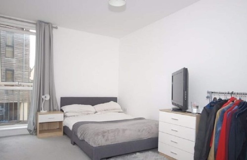 Street Apartamento | Spacious Flat in Central Street. Very close to the historical Glastonbury.
