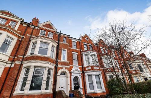 Northampton Apartamento | Spacious Flat! Sleeps 7, Pet Friendly and Parking