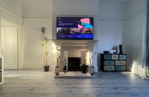 Northampton Apartamento | Spacious Flat! Sleeps 7, Pet Friendly and Parking