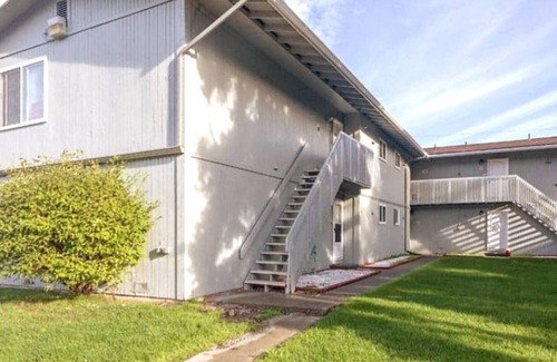 Northeast Anchorage Condominio | Amplio piso con ambiente acogedor / capacidad para 6