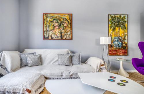 Kolokinthou Apartamento | Spacious flat with courtyard in Peristeri!