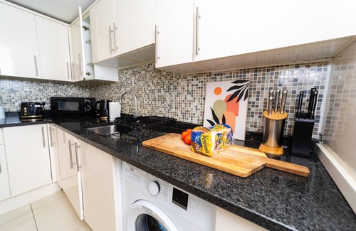 Reading Apartamento | Spacious Flat with Patio & Parking in city centre