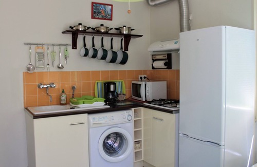 Ceret Apartamento | Amplio piso con jardín aislado en la ciudad histórica entre mar y montaña