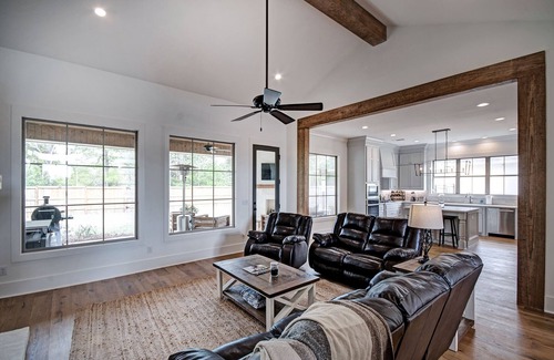 Madison Casa | Spacious Four Bedroom Home in Madison County