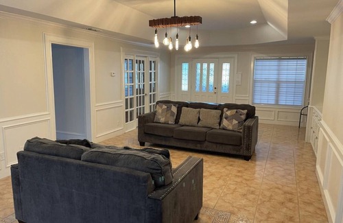 Mission Casa | Spacious freshly remodeled home.