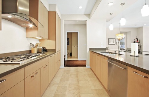 Downtown Condominio | Spacious, fully furnished 3rd floor condo with campus views @ the Americana!