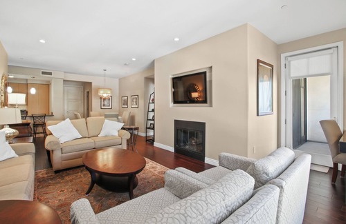 Downtown Condominio | Spacious, fully furnished 3rd floor condo with campus views @ the Americana!