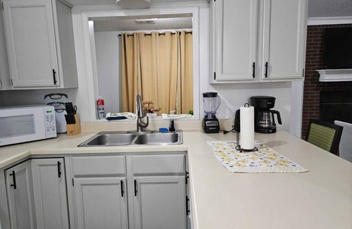 Bartlett Apartamento | Spacious fully furnished 3-bedroom apartment with AC strong Wi-fi