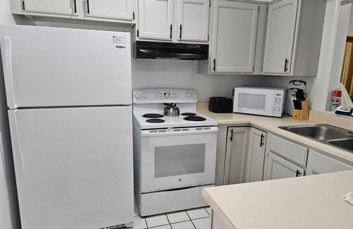 Bartlett Apartamento | Spacious fully furnished 3-bedroom apartment with AC strong Wi-fi