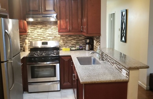 Bixby Knolls Condominio | Spacious fully remodeled 2 bedroom and 2 bath condo in the heart of Bixby knolls