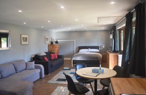 Kings Langley Apartamento | Spacious Garden Studio