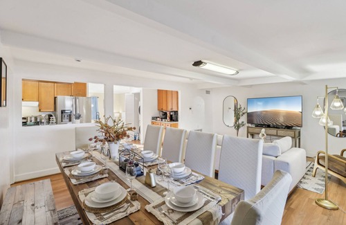 La Presa Casa | Spacious, Gated Yard, No Stair, King Bed, 1600 sqft