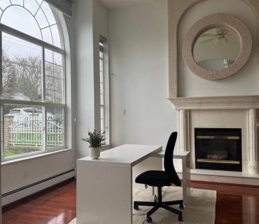 Fleetwood Apartamento | Spacious Getaway in Surrey