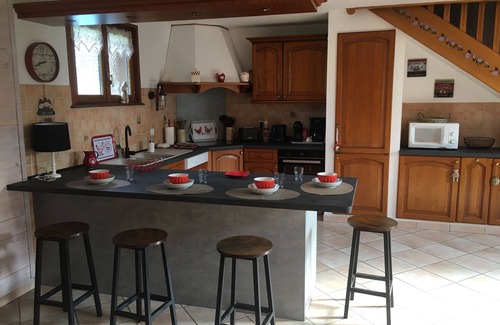Saint-Nabord Casa | DECORACIÓN DEL HOGAR DE MONTAÑA ESPÍRITU CON WIFI SAUNA CHIMENEA