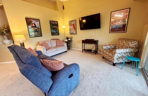 Naples Apartamento | Spacious Golf Club Condo, Membership Available!