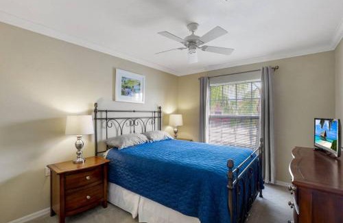 Naples Apartamento | Spacious Golf Club Condo, Membership Available!