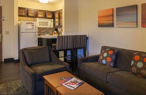 Acres Green Casa | Spacious Good-Value Accommodation! Pet-Friendly, Near Otero Tennis Courts