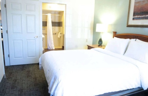 Acres Green Casa | Spacious Good-Value Accommodation! Pet-Friendly, Near Otero Tennis Courts