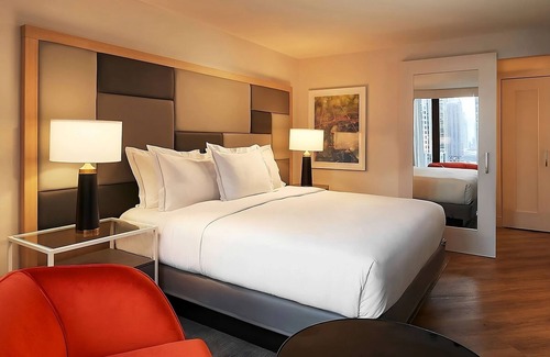 Streeterville Hotel | Spacious Good-Value Accommodation! Parking, Outdoor Pool, Near Field Museum