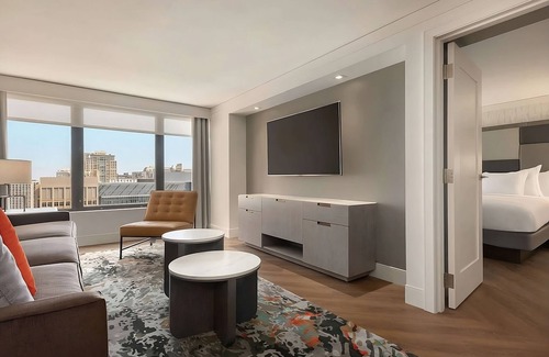 Streeterville Hotel | Spacious Good-Value Accommodation! Parking, Outdoor Pool, Near Field Museum