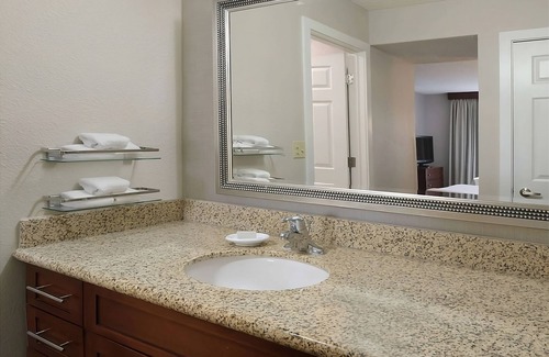 Northeast Heights Hotel | Spacious Good-Value Accommodation! 2 Modern Units, Pet-Friendly, Free Breakfast