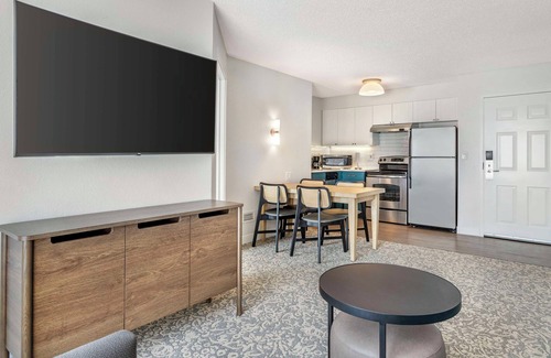 Downtown San Antonio Hotel | Spacious Good-Value Accommodation! 2 Comfortable Units, Free Breakfast