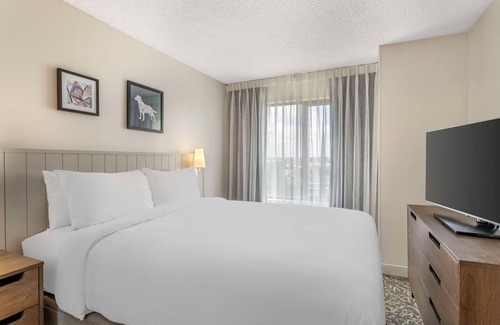Downtown San Antonio Hotel | Spacious Good-Value Accommodation! 2 Comfortable Units, Free Breakfast