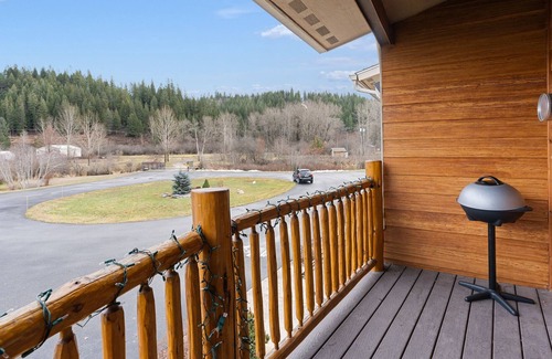 Pinehurst Condominio | Spacious Gorgeous Chalet for Families. Private Garage & Minutes to Silver Mt.