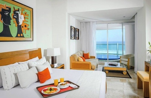Playa Diamante Complejo | Spacious Grand Mayan One Bedroom Suite – Acapulco Resort Getaway