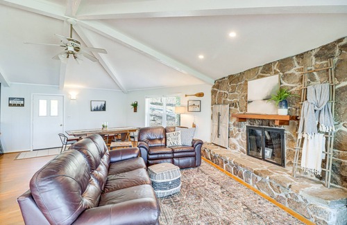 Edgemont Casa | Spacious Greers Ferry Lake House w/ Grilling Deck!