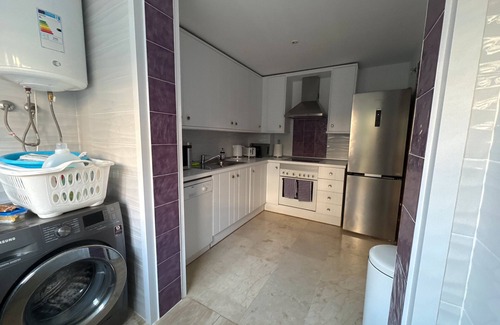 Punta Prima Apartamento | "Espacioso apartamento en planta baja" con piscina compartida, terraza y Wi-Fi