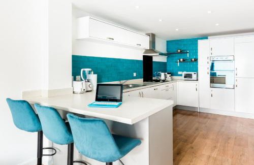 Horfield Casa | Spacious Group House for Medical Staff, Contractors & Families - Ensuites, Parking & Netflix by DreamyPads