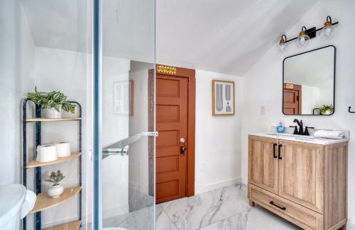 Kerns Casa | Spacious Group Retreat - 5BR - Sleeps 12