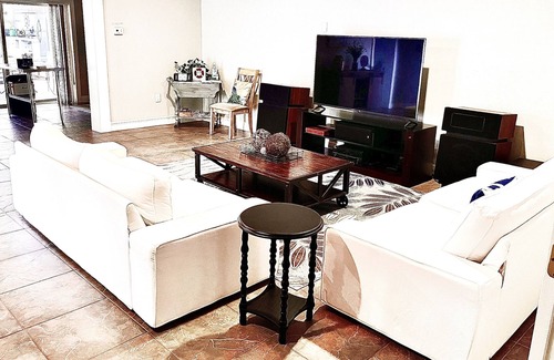 Westchase Casa | Spacious guest house on private lake!