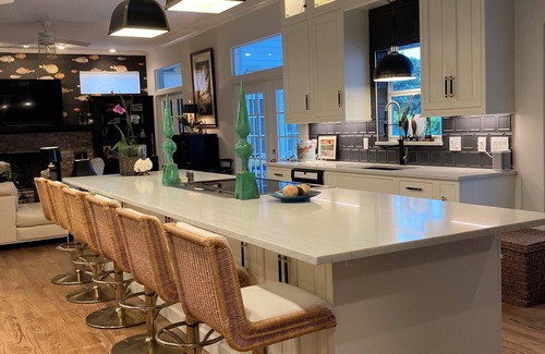 Palmetto Casa | Spacious Gulf Coast mini resort with heated swimming pool, kayaks, paddleboards.