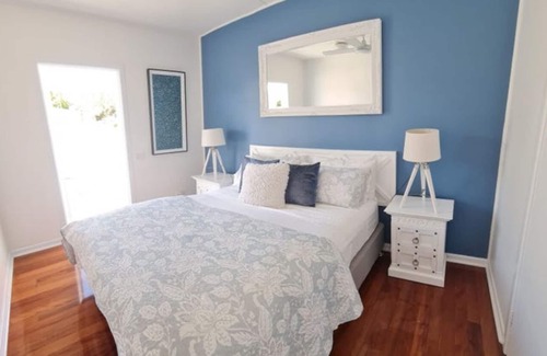 Labrador Casa | Spacious Hamptons-style home at the Broadwater