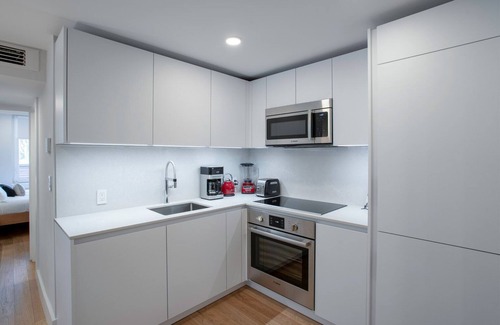 Mid-Cambridge Apartamento | Spacious Harvard Square 2BR w/ W/D near Redline by Blueground