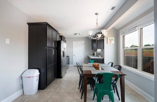 Oak Grove Casa | Refugio espacioso cerca de Fort Campbell con sala de bonificación y patio cercado