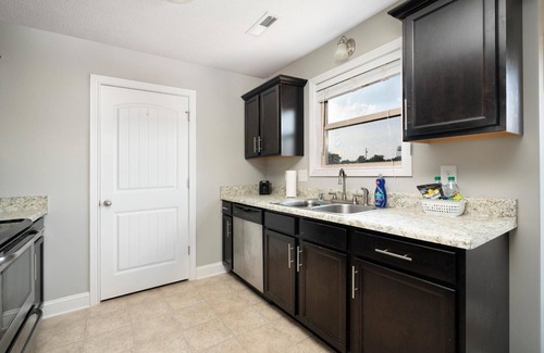 Oak Grove Casa | Refugio espacioso cerca de Fort Campbell con sala de bonificación y patio cercado
