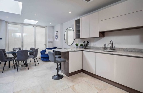 Woodseats Casa | Spacious, High Spec & Modern
