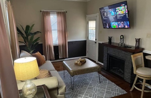 Ferguson Casa | Spacious Historic Century Home