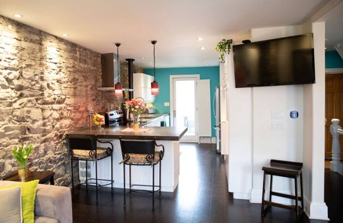 Inner Harbour Apartamento | Spacious Historic Downtown Stableman's House Loft
