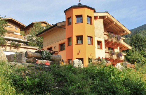 Vorderglemm Casa | Spacious Holiday Home in Saalbach Hinterglemm near Ski Area