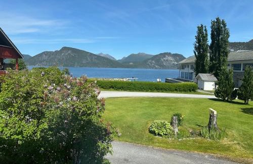 Voll Casa | Spacious holiday home by the fjord and mountains