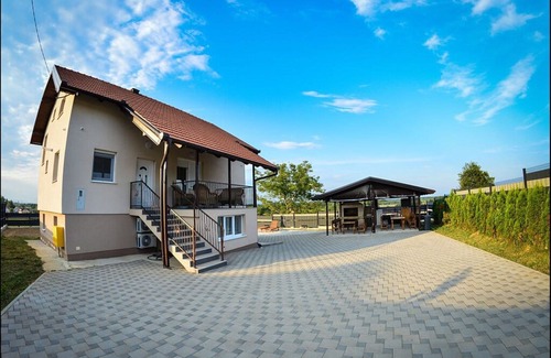 Brckovljani Casa | Spacious Holiday Home in Gračec with Private Swimming Pool