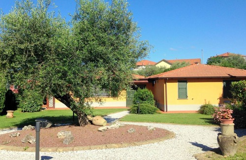 Montebello di Mezzo Casa | Espaciosa Casa Vacacional en Bucine con Piscina Compartida
