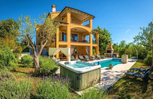 Rakalj Casa | Spacious holiday house - pool/jacuzzi/sauna/playground/8+2